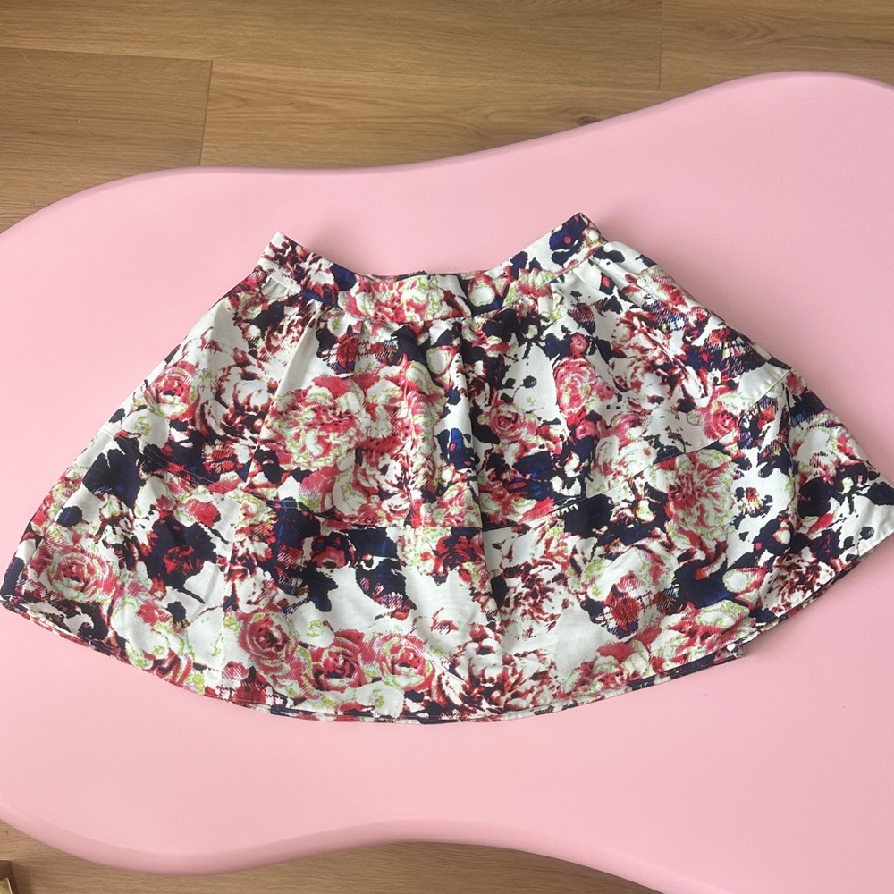 Express digital Floral Print gathered A-Line Skirt in White and Pink